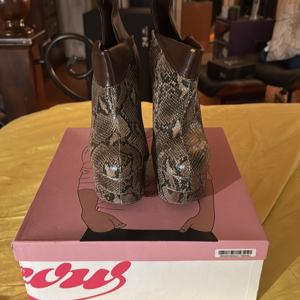 Wedge Snake Boot, Back Zipper. Slight Imperfectio… - image 6